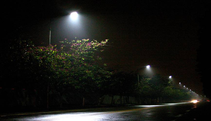 南城广彩路LED路灯改造实景(夜晚)